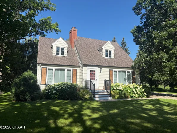 211 Eastwood Dr, Grafton, ND 58237
