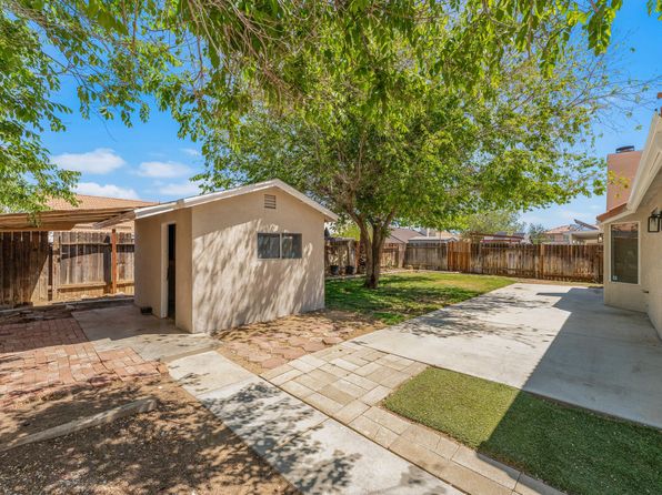 2113 Cypress St, Lancaster, CA 93535