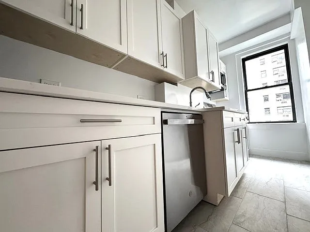 360 E 55th St #4F — Photo 7