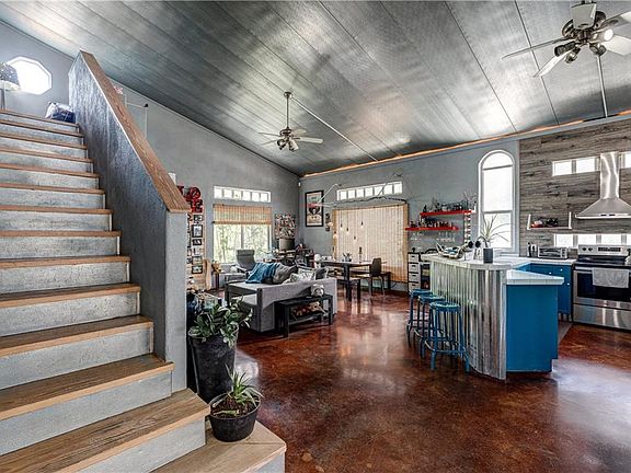 5th image of 22112 Briarcliff Dr