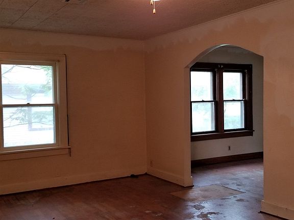 3rd image of 515 S 2nd St