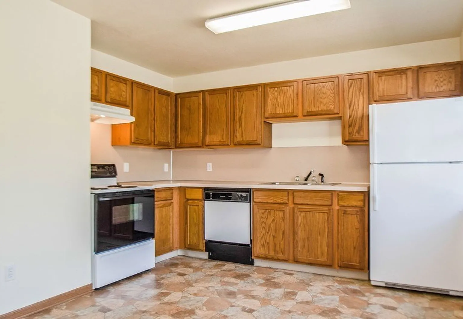 4 bed, 2.0 bath, 1200 sqft, $1,535 — Photo 3