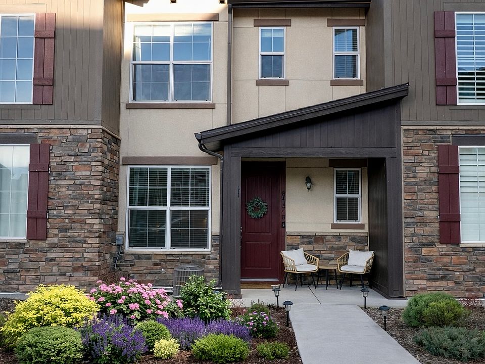 Charming 2-story townhome built in 2022. Maintenance free community.