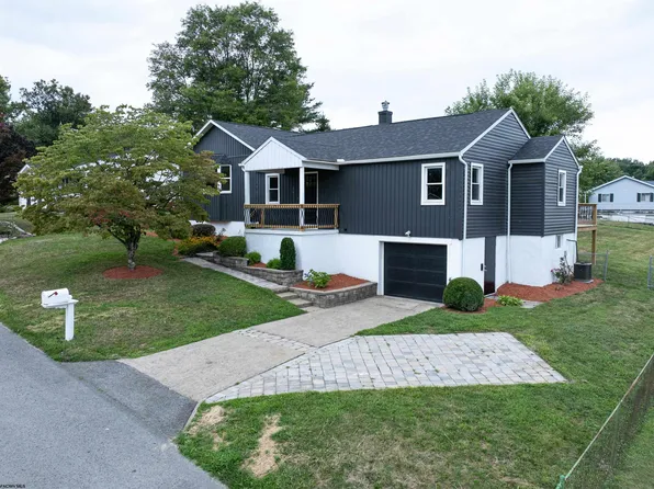 1613 Clifton Rd, Fairmont, WV 26554