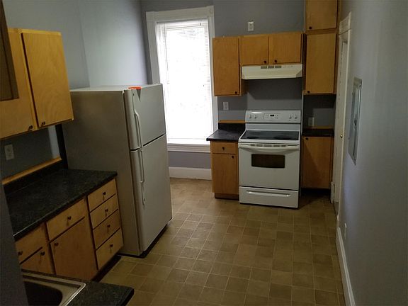 3rd image of 80 Governors Pl APT A