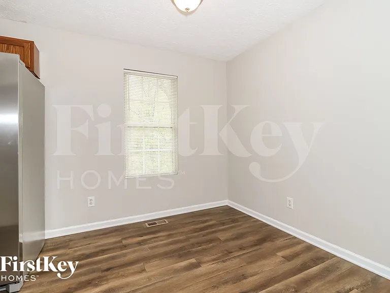 1074 Bridle Creek Dr — Photo 13