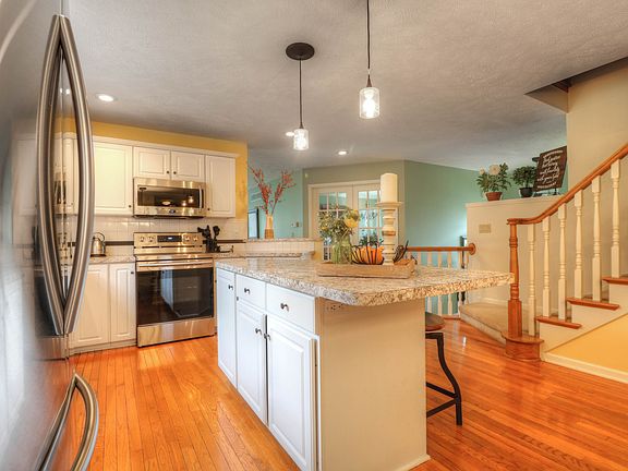 4th image of 804 Sunrise Cir