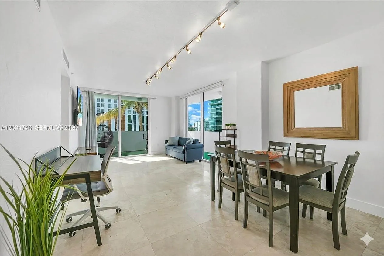 1 bed, 1.0 bath, 744 sqft, $2,300 — Photo 2