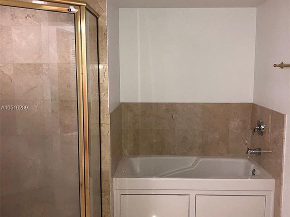 5th image of 1800 N Bayshore Dr APT 3612