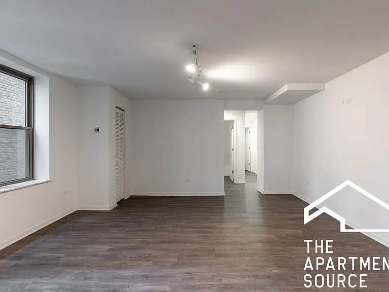 938 W Winona St #9 — Photo 5