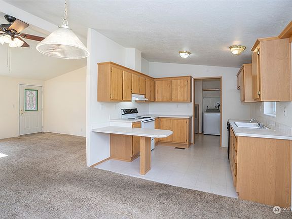 4th image of 4827 137th Street E