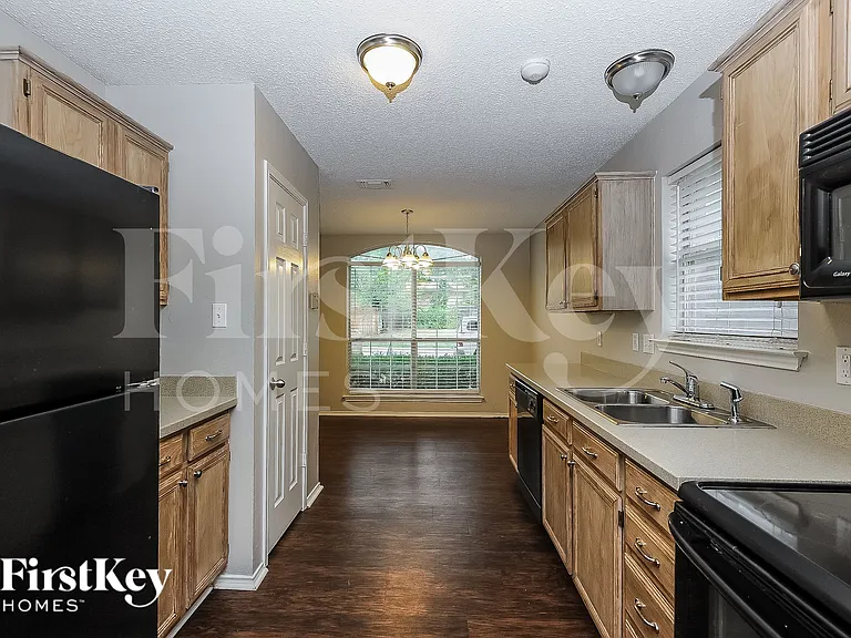 7956 Clear Brook Cir — Photo 9