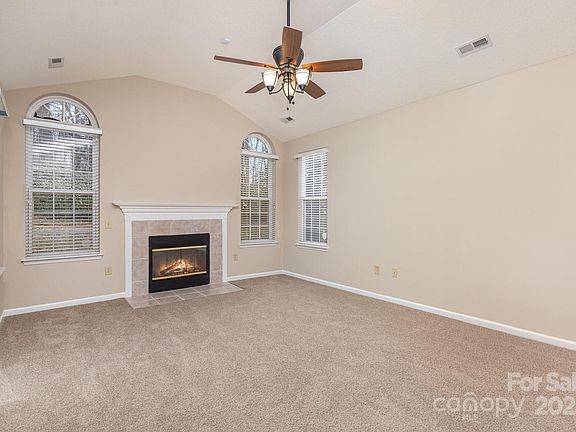 5th image of 8107 Sultana Cir