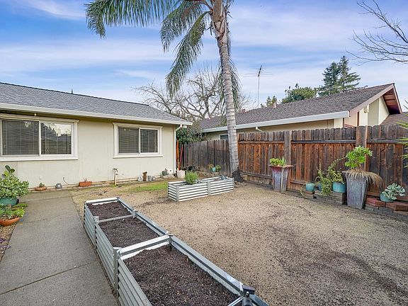 3rd image of 9479 Saint Louis Way