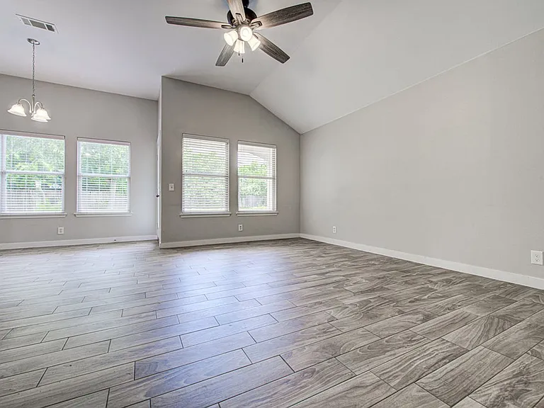 1302 Crete Ln — Photo 7