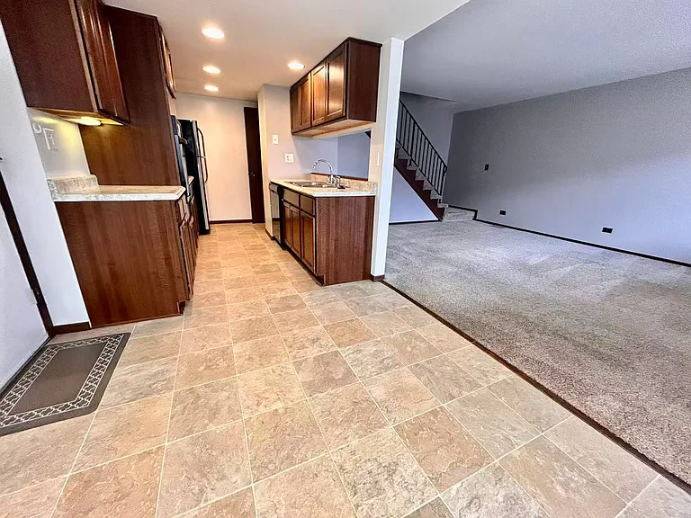 2S701 Winchester Cir E #3 — Photo 5