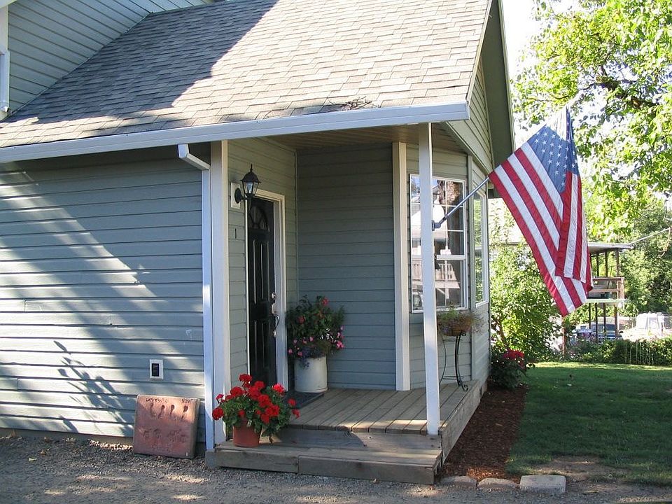 2nd image of 100 2nd St