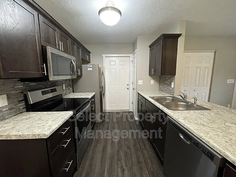 2504 Alma Ave — Photo 4