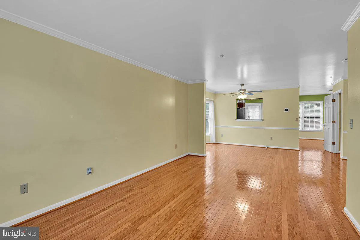 3 bed, 3.0 bath, 2126 sqft, $3,400 — Photo 3