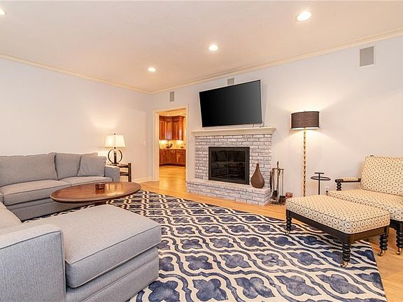 4th image of 481 Greenhaven Dr