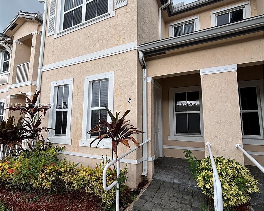 1st image of 2819 SE 1st Dr Unit 8