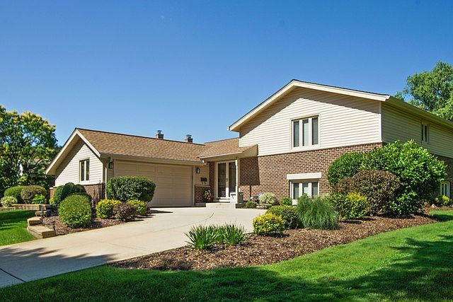 1st image of 3020 N Wilshire Ln