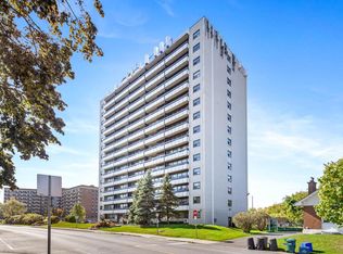 2181 Navaho Drive, Ottawa, ON K2C 3K3