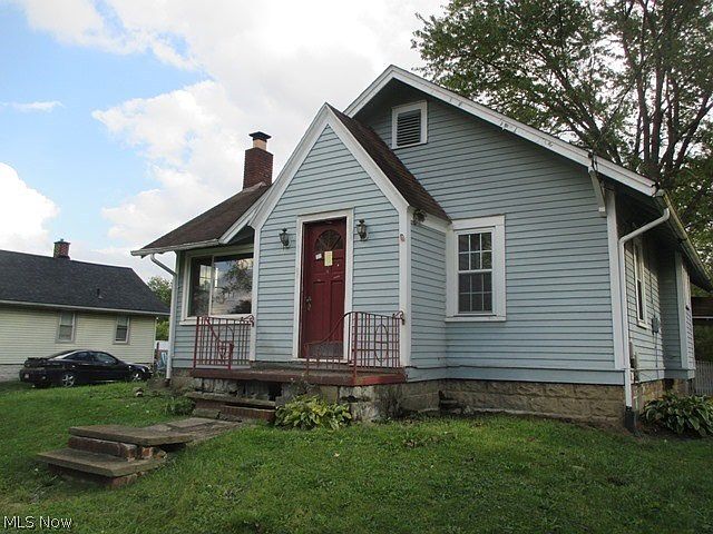 1st image of 233 Champion Ave W