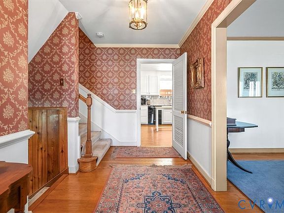 2nd image of 2830 E Weyburn Rd