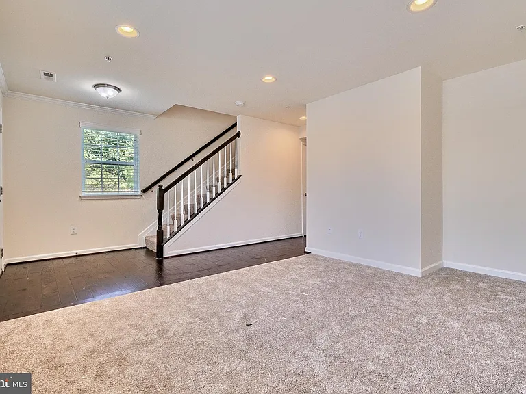 8016 Blue Stream Dr — Photo 6