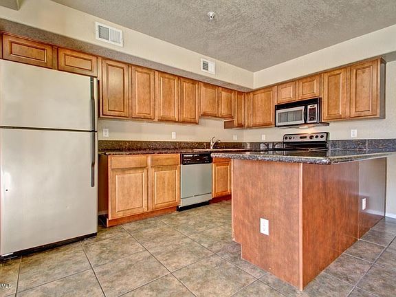 3rd image of 550 W Maryland Ave Unit 108