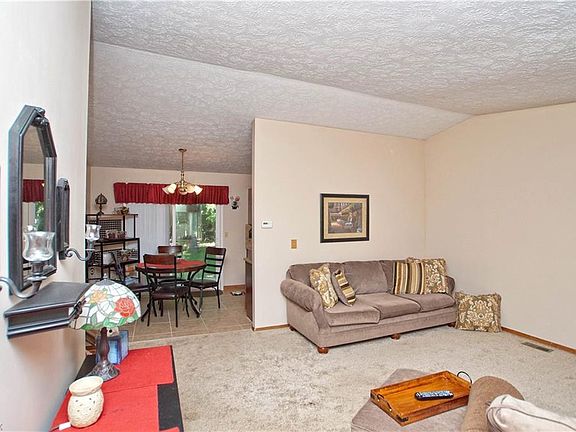5th image of 423 E Overlook Dr
