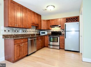 12198 Sanibel Ct, Reston, VA 20191