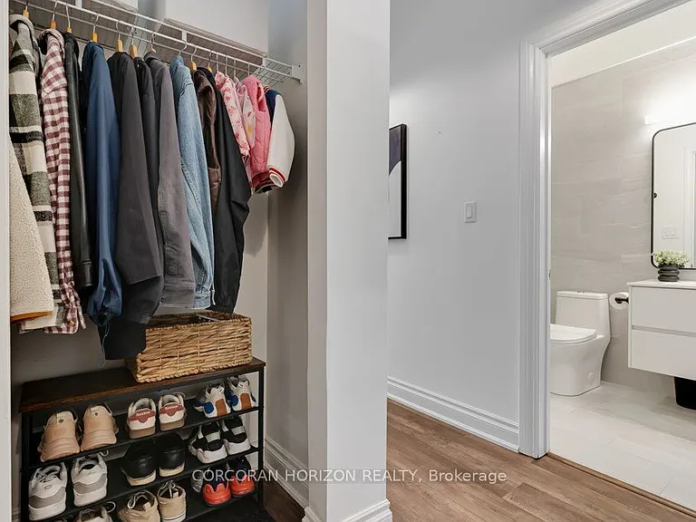 276 King St W #209 — Photo 8