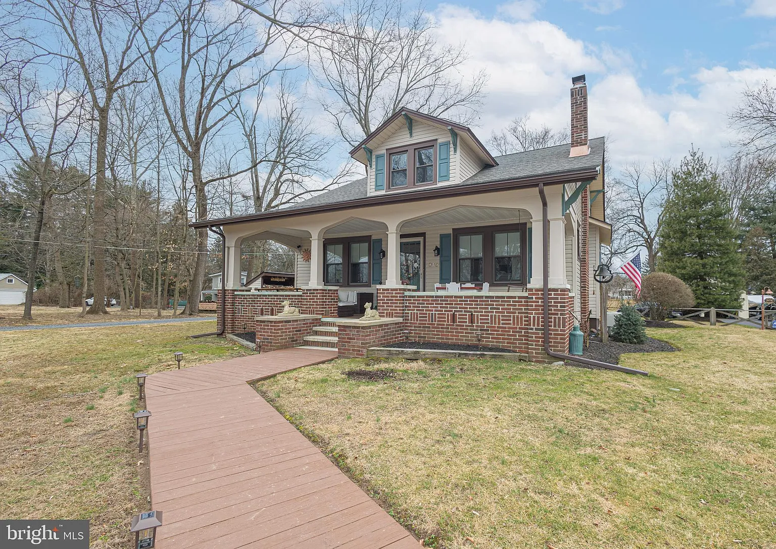 815 River Rd photo 1
