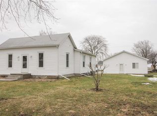 201 E Oak St, Broadwell, IL 62634