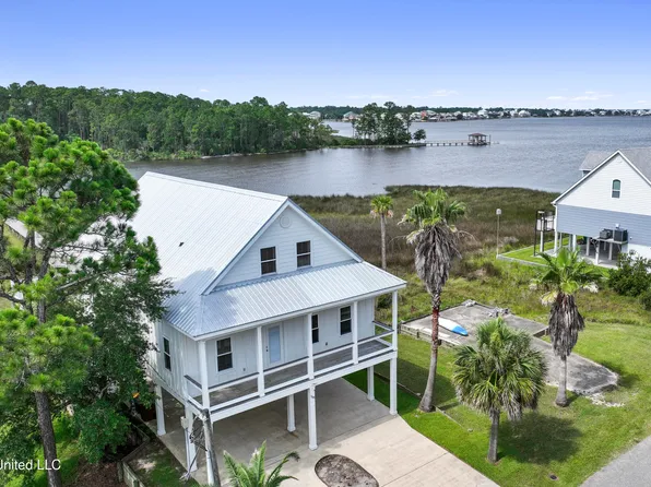 158 Pinecrest Dr, Pass Christian, MS 39571