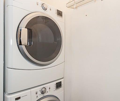 3rd image of 543 W Oakdale Ave #2NDS