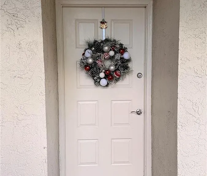 110 Lake Emerald Dr #107 — Photo 2