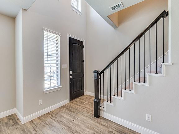 3rd image of 1036 Foxglove Dr