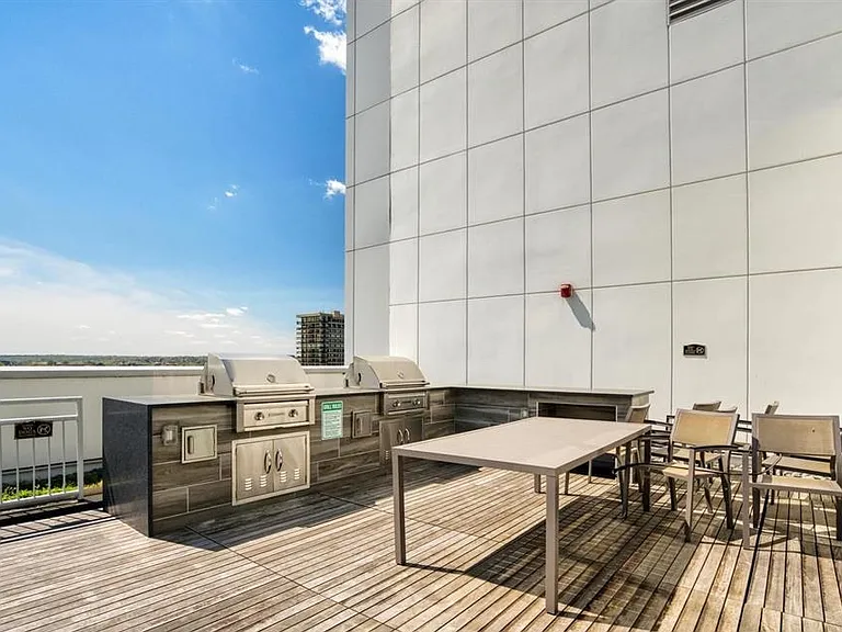 925 N Fairfax St #1004 — Photo 31