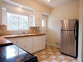 4th image of 1112 E Elgin Ave