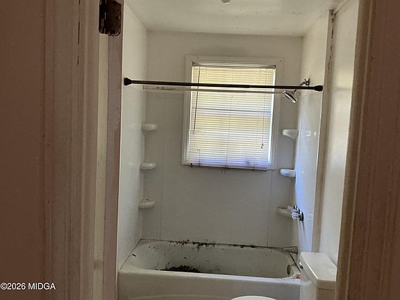 3rd image of 1568 Marigold Ave