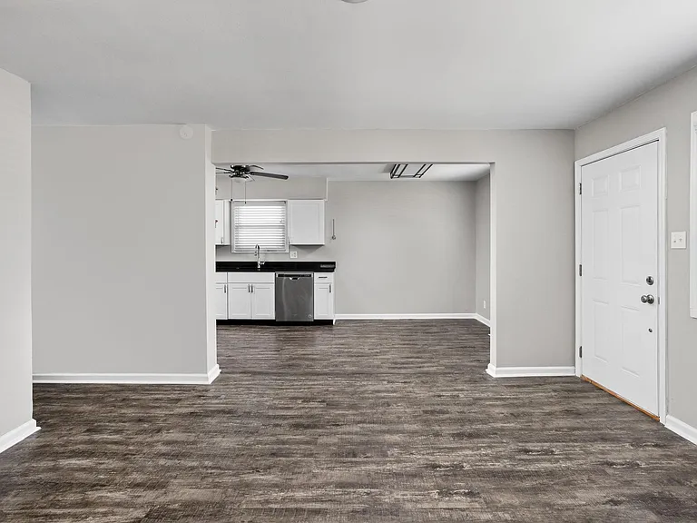 2210 Pleasant St — Photo 15