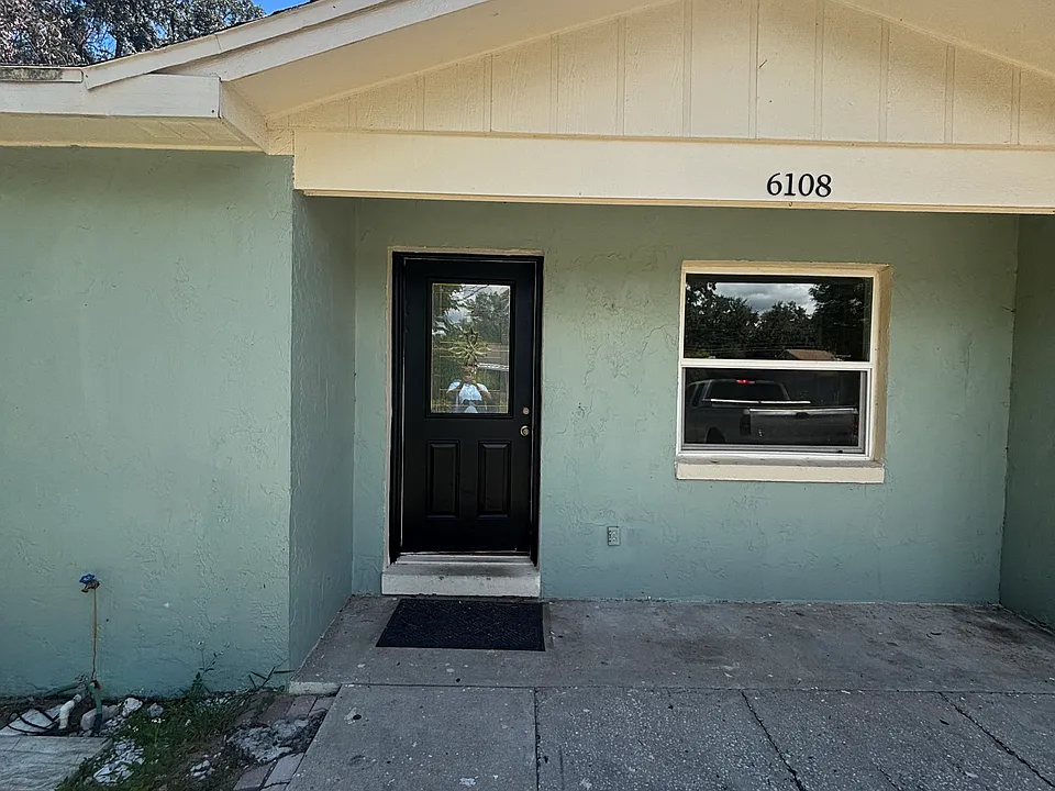 6108 Calendar Ct W