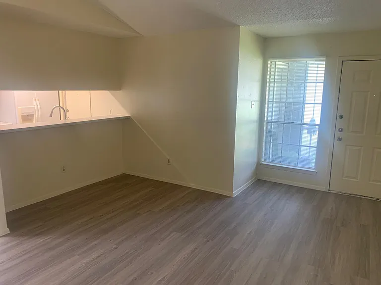 523 Greenlawn Blvd — Photo 14