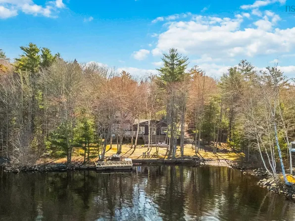 672 Molega Lake Rd, Lunenburg, NS B4V 8S8