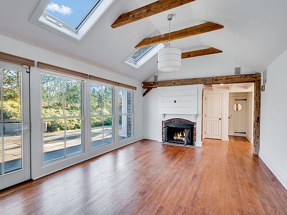 5th image of 81 Jacqueline Dr