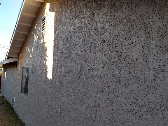 2nd image of 3143 Valle Ave