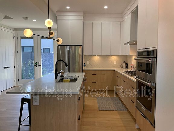 5th image of 851 Lawson Ave #1